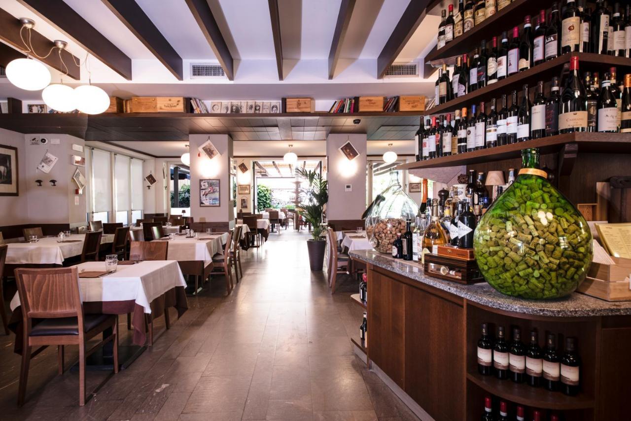 Hotel Osteria Della Pista Dal 1875 Casorate Sempione Eksteriør bilde