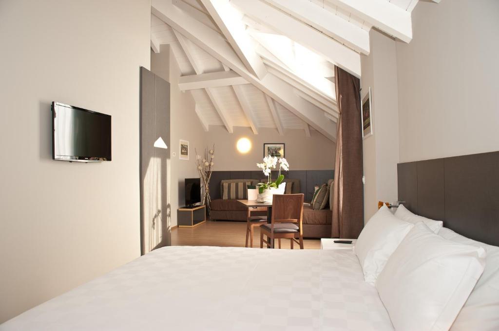 Hotel Osteria Della Pista Dal 1875 Casorate Sempione Eksteriør bilde